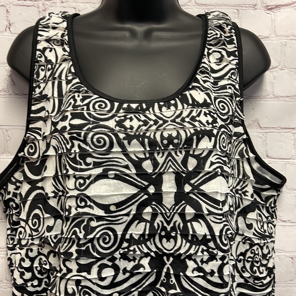 Plus Woman’s Sleeveless Blouse - Picture 2 of 11